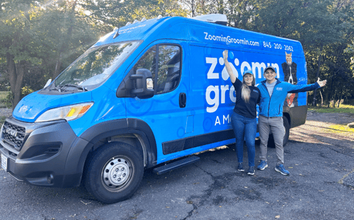 Zoomin-Groomin-1 Zoomin-Groomin-1